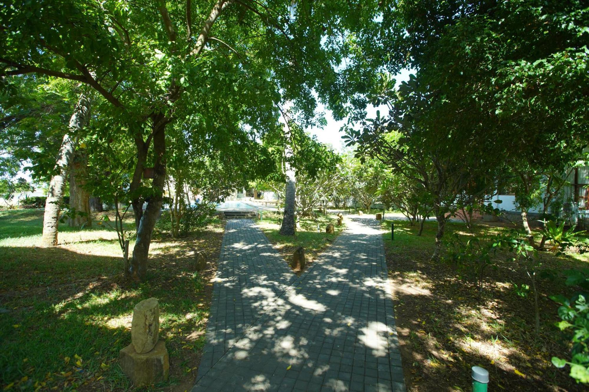 Jade Green Hotel Hambantota Dış mekan fotoğraf